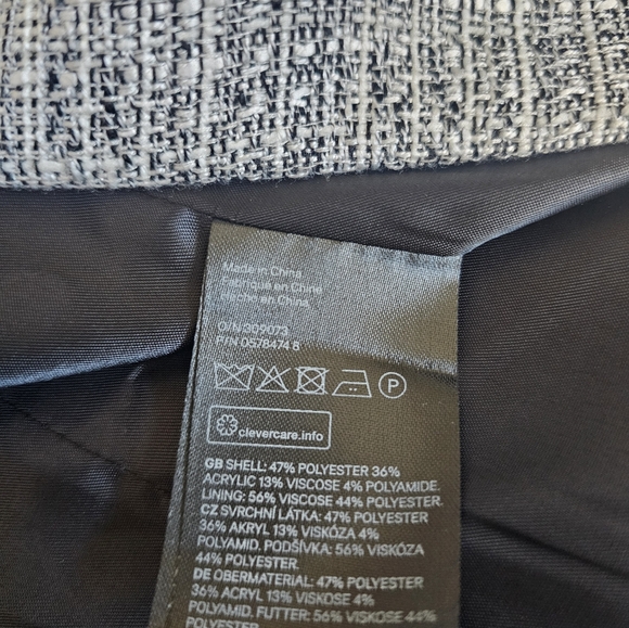 H&M 3/4 cute sleeve single front closure blazer jacket. 0 - Picture 5 of 5